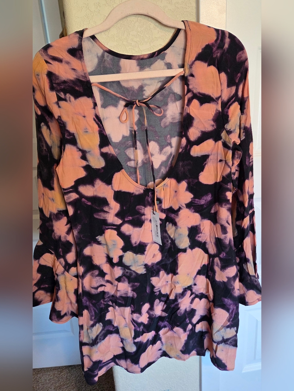 Nasty Gal Peach & Black Tie-Dye V-Neck Flutter Sleeve Dress